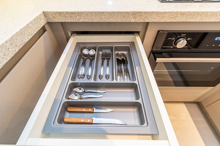 Apto em prédio com Piscina, Região Nobre - TEM0205