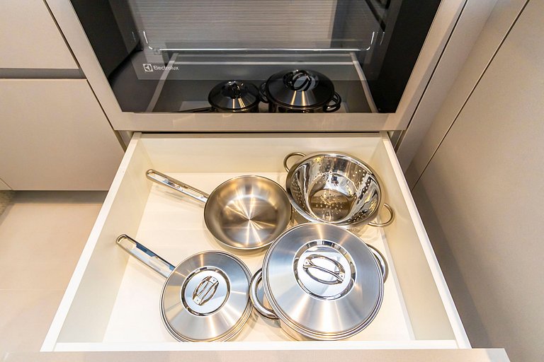 Apto em prédio com Piscina, Região Nobre - TEM0205