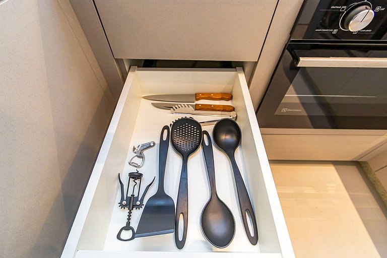 Apto em prédio com Piscina, Região Nobre - TEM0205