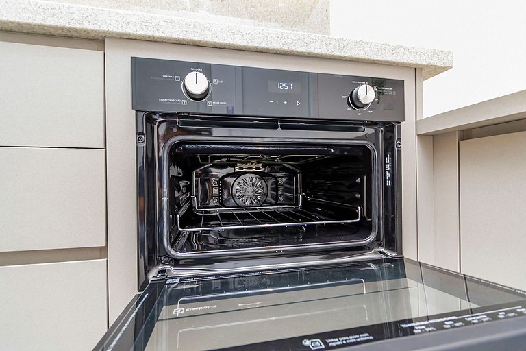 Apto em prédio com Piscina, Região Nobre - TEM0205