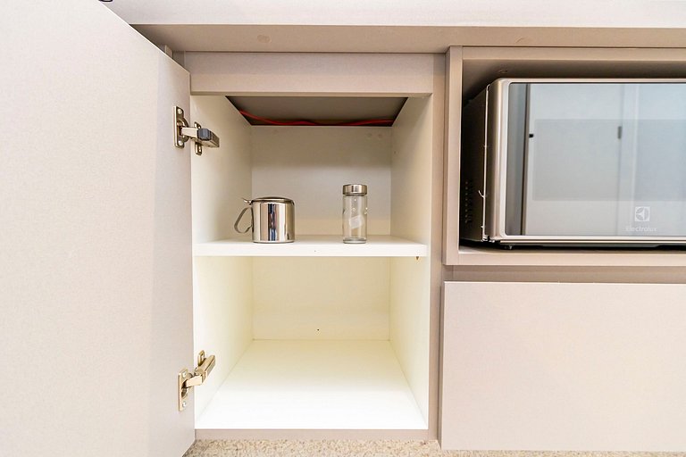 Apto em prédio com Piscina, Região Nobre - TEM0205