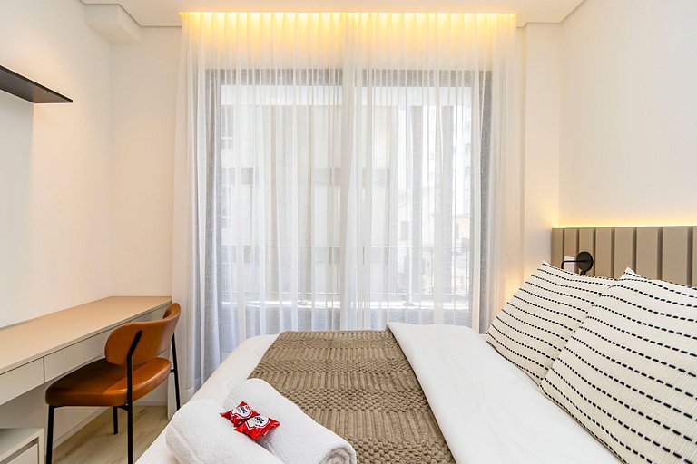 Apto em prédio com Piscina, Região Nobre - TEM0205