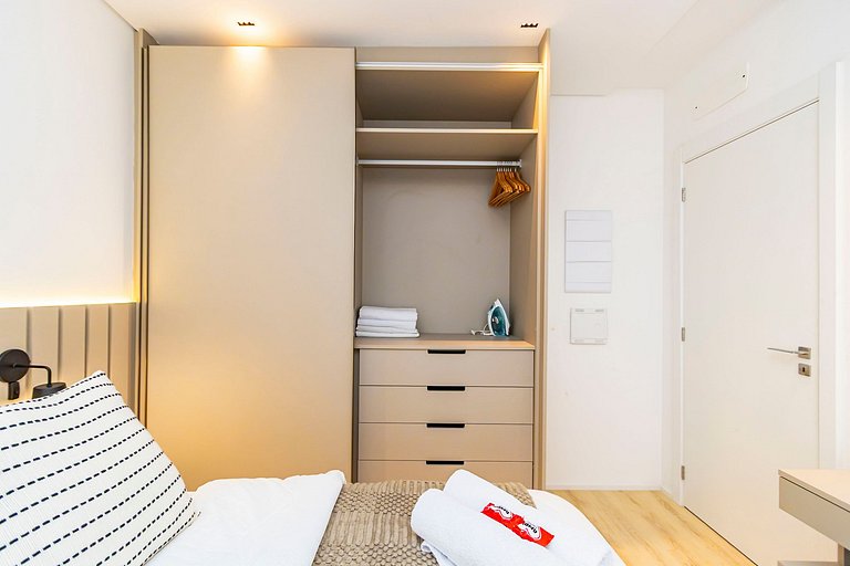 Apto em prédio com Piscina, Região Nobre - TEM0205