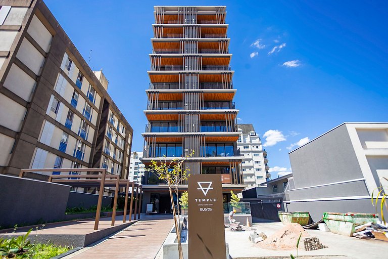 Apto em prédio com Piscina, Região Nobre - TEM0205