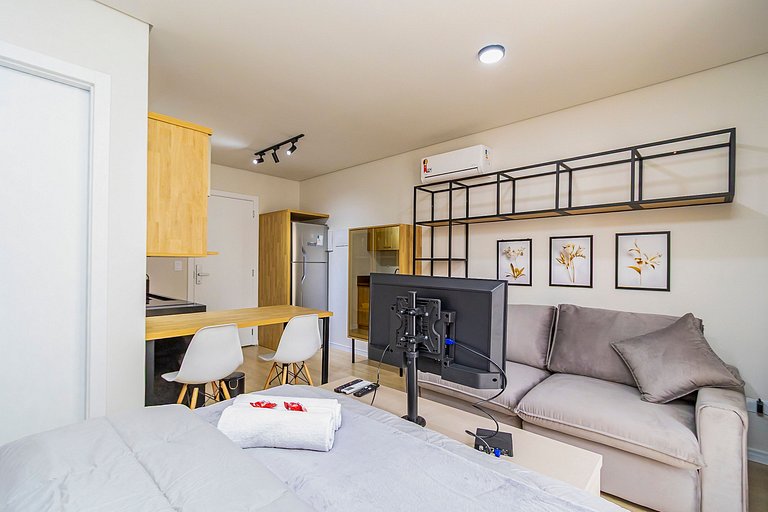 Studio em Prédio com Piscina no Portão - DOR0509B