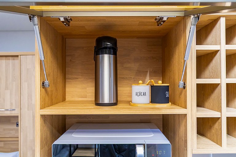 Studio em Prédio com Piscina no Portão - DOR0509B