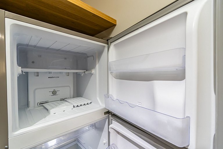 Studio em Prédio com Piscina no Portão - DOR0509B