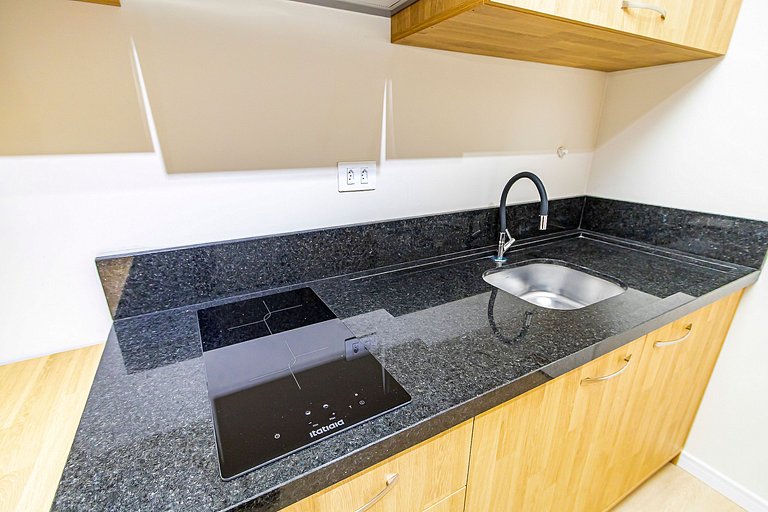 Studio em Prédio com Piscina no Portão - DOR0509B