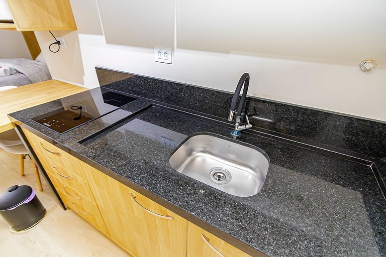 Studio em Prédio com Piscina no Portão - DOR0509B