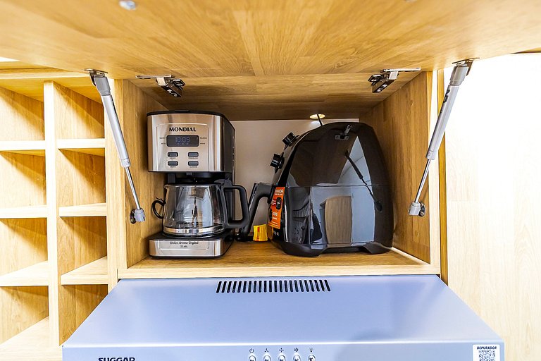 Studio em Prédio com Piscina no Portão - DOR0509B