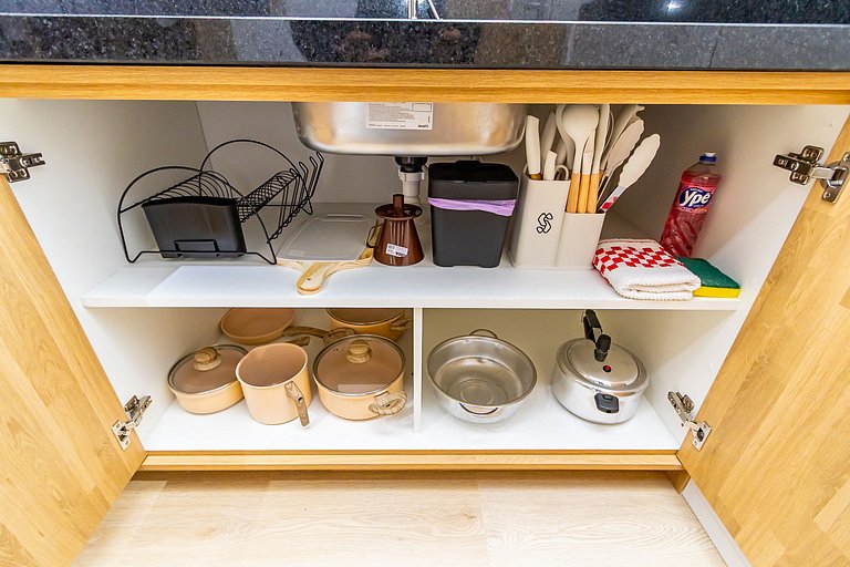 Studio em Prédio com Piscina no Portão - DOR0509B