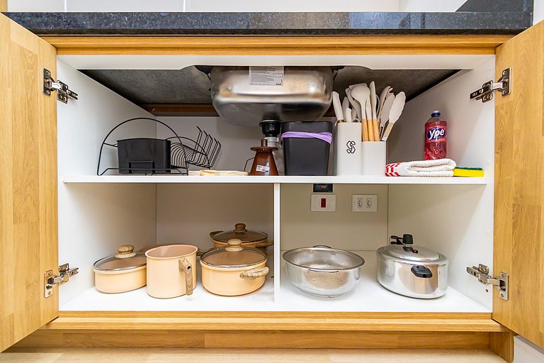 Studio em Prédio com Piscina no Portão - DOR0509B