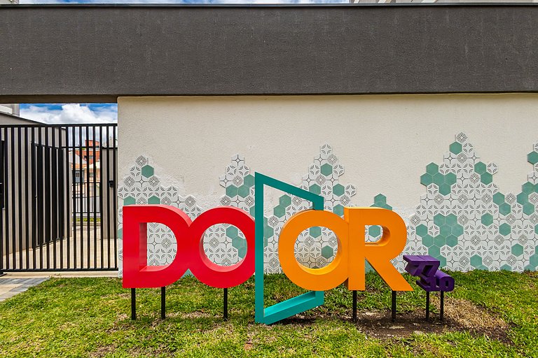 Studio em Prédio com Piscina no Portão - DOR0509B