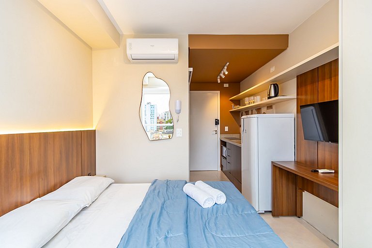 Studio Completo com Sacada no Centro - MAN0719