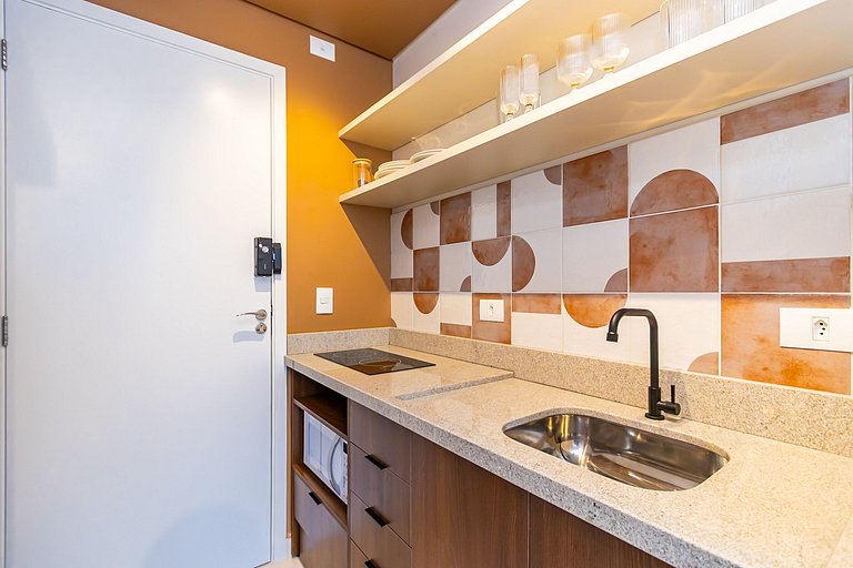 Studio Completo com Sacada no Centro - MAN0719