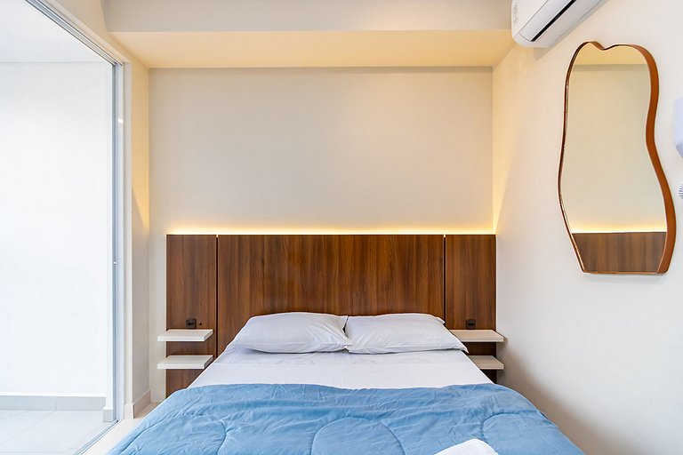 Studio Completo com Sacada no Centro - MAN0719