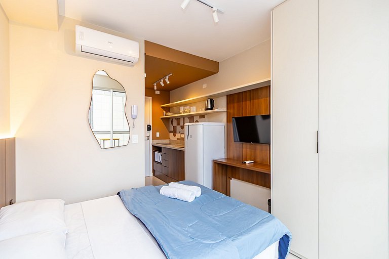 Studio Completo com Sacada no Centro - MAN0719