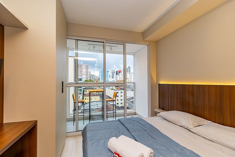 Studio Completo com Sacada no Centro - MAN0719