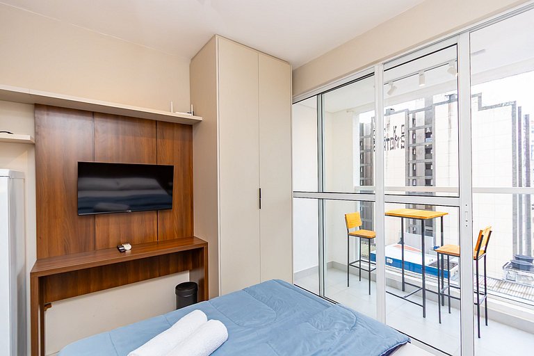 Studio Completo com Sacada no Centro - MAN0719