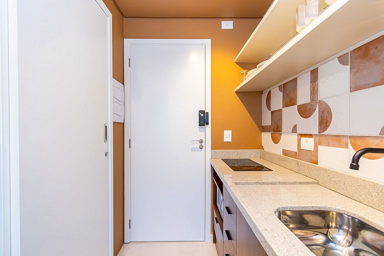 Studio Completo com Sacada no Centro - MAN0719