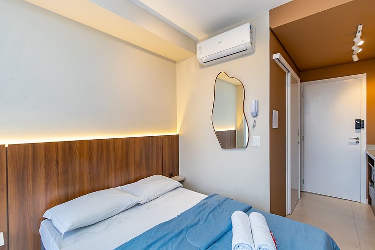 Studio Completo com Sacada no Centro - MAN0719