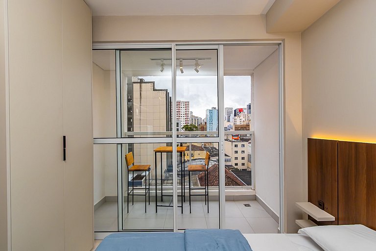 Studio Completo com Sacada no Centro - MAN0719