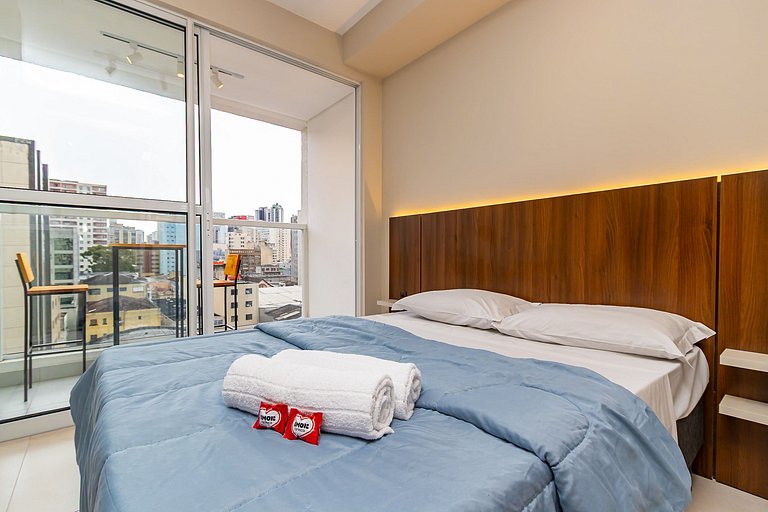 Studio Completo com Sacada no Centro - MAN0719