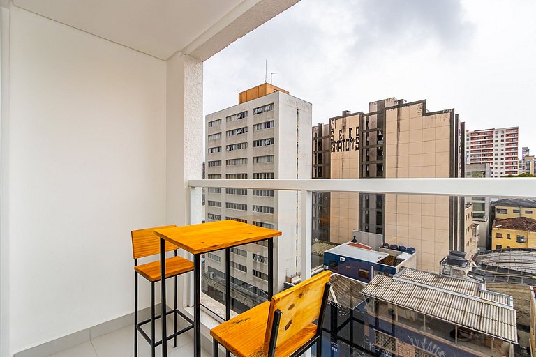 Studio Completo com Sacada no Centro - MAN0719