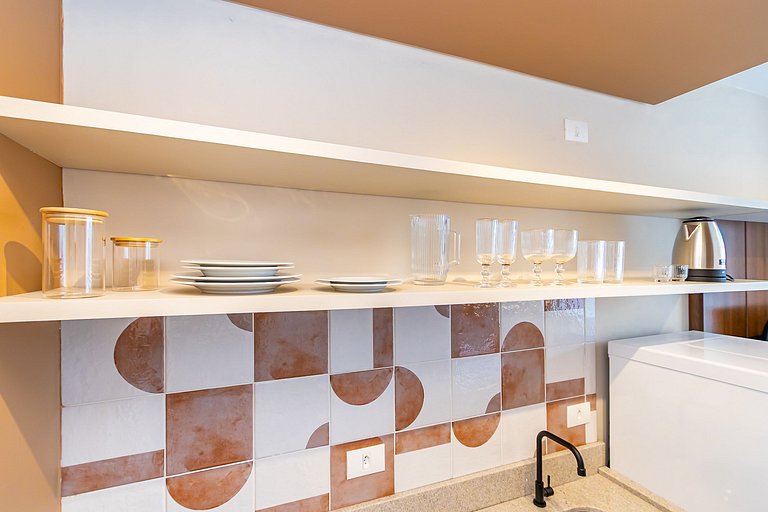 Studio Completo com Sacada no Centro - MAN0719