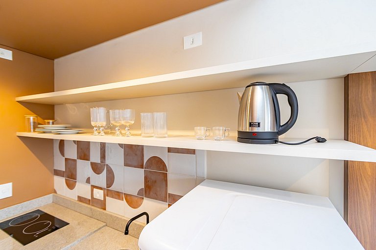 Studio Completo com Sacada no Centro - MAN0719