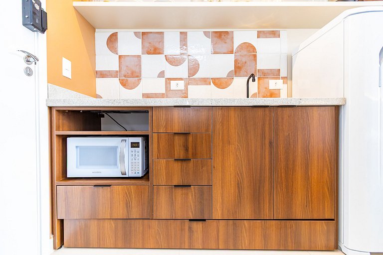 Studio Completo com Sacada no Centro - MAN0719