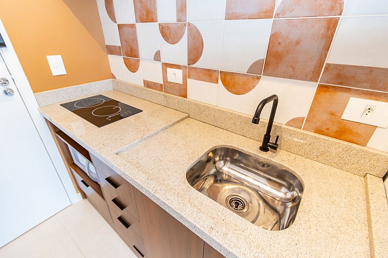 Studio Completo com Sacada no Centro - MAN0719