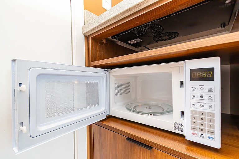 Studio Completo com Sacada no Centro - MAN0719