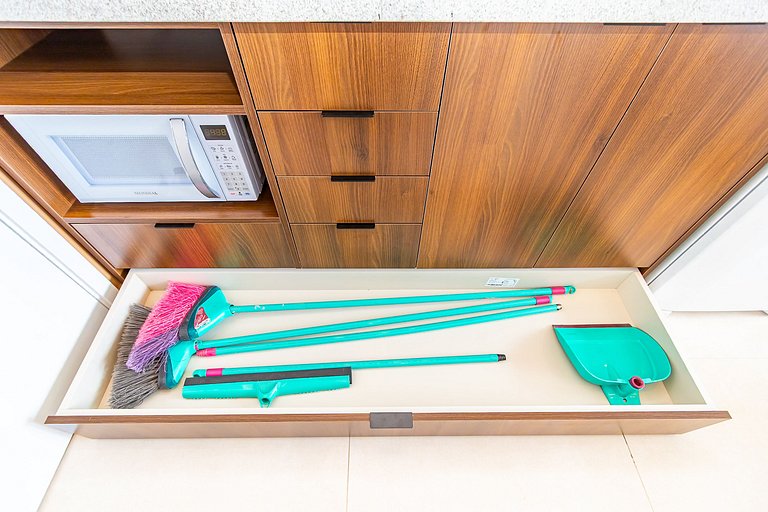 Studio Completo com Sacada no Centro - MAN0719