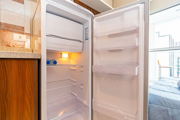 Studio Completo com Sacada no Centro - MAN0719