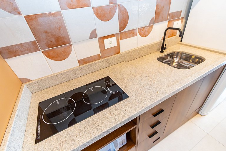 Studio Completo com Sacada no Centro - MAN0719