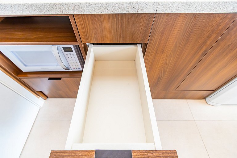 Studio Completo com Sacada no Centro - MAN0719