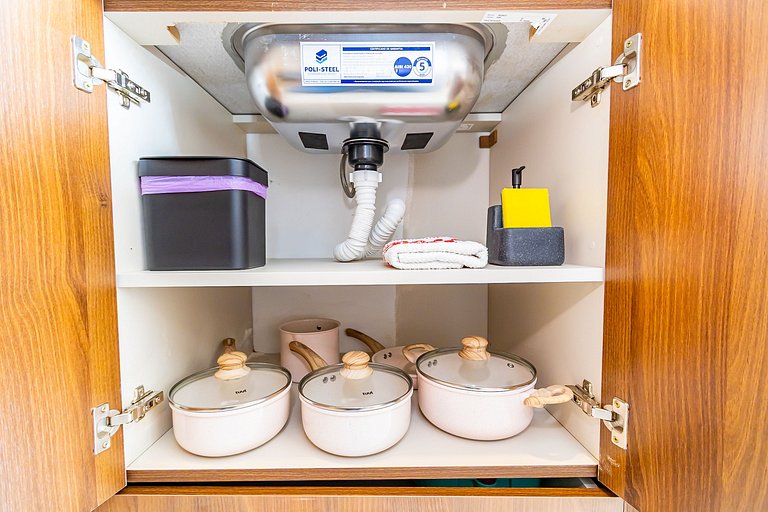 Studio Completo com Sacada no Centro - MAN0719