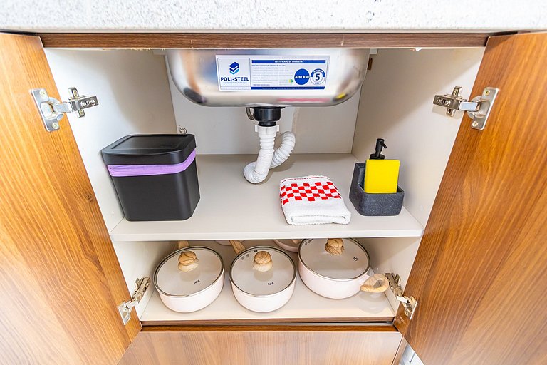 Studio Completo com Sacada no Centro - MAN0719