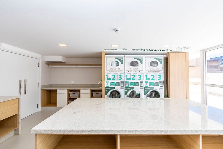 Studio Completo com Sacada no Centro - MAN0719