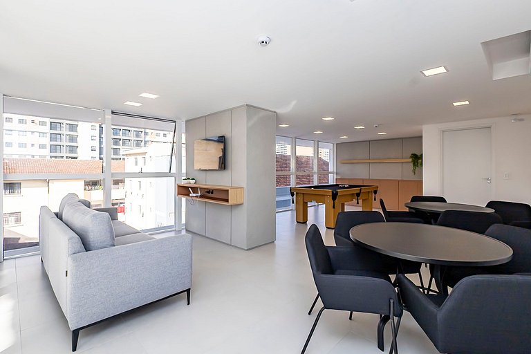 Studio Completo com Sacada no Centro - MAN0719