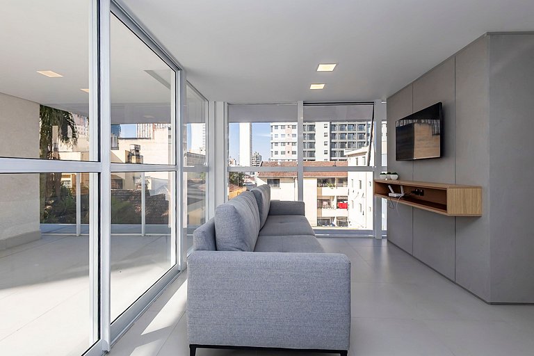 Studio Completo com Sacada no Centro - MAN0719