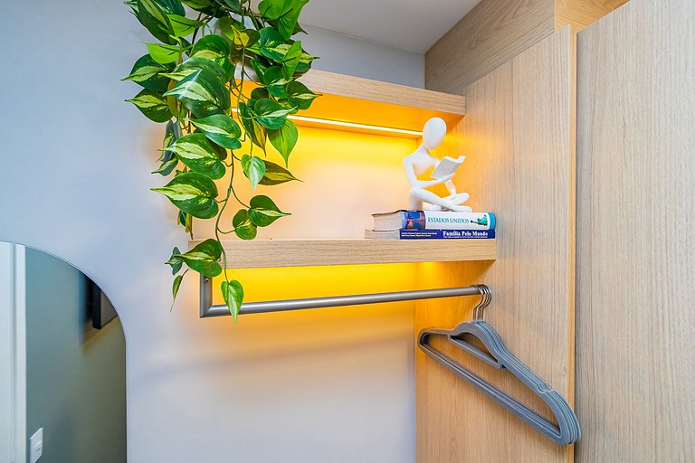 Charme Curitibano, apto 1q super completo -CNA0813