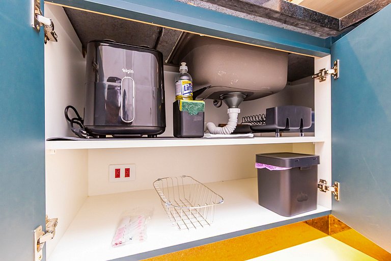 Charme Curitibano, apto 1q super completo -CNA0813