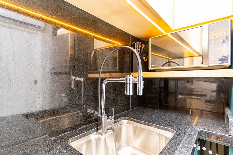 Charme Curitibano, apto 1q super completo -CNA0813