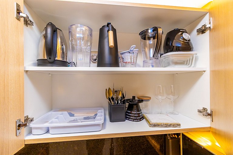 Charme Curitibano, apto 1q super completo -CNA0813