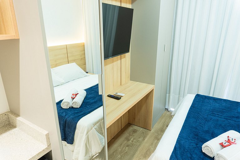 Studio com sacada no Centro - MAN1703