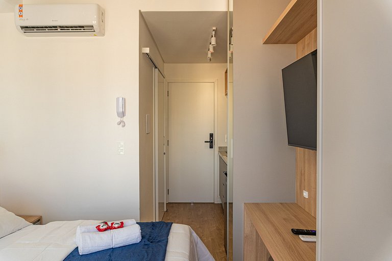 Studio com sacada no Centro - MAN1703