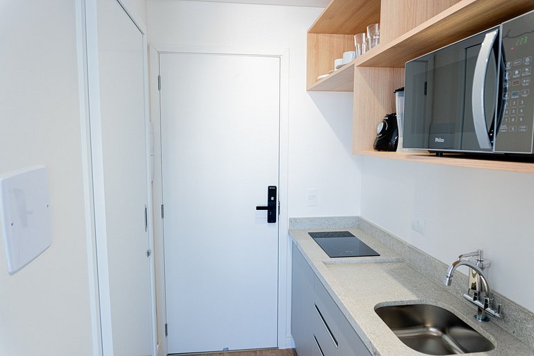 Studio com sacada no Centro - MAN1703