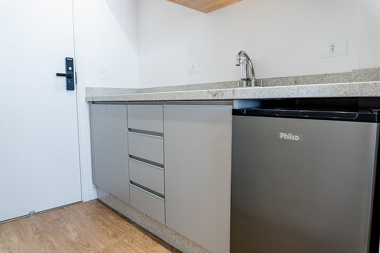 Studio com sacada no Centro - MAN1703